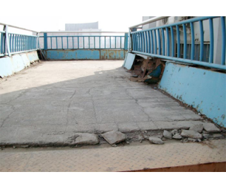 新鄉(xiāng)過(guò)街天橋加固1